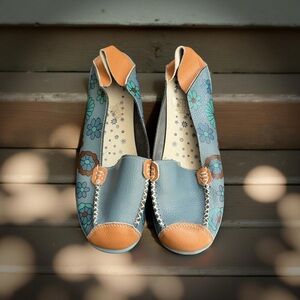 Stylish Women's Floral Loafers